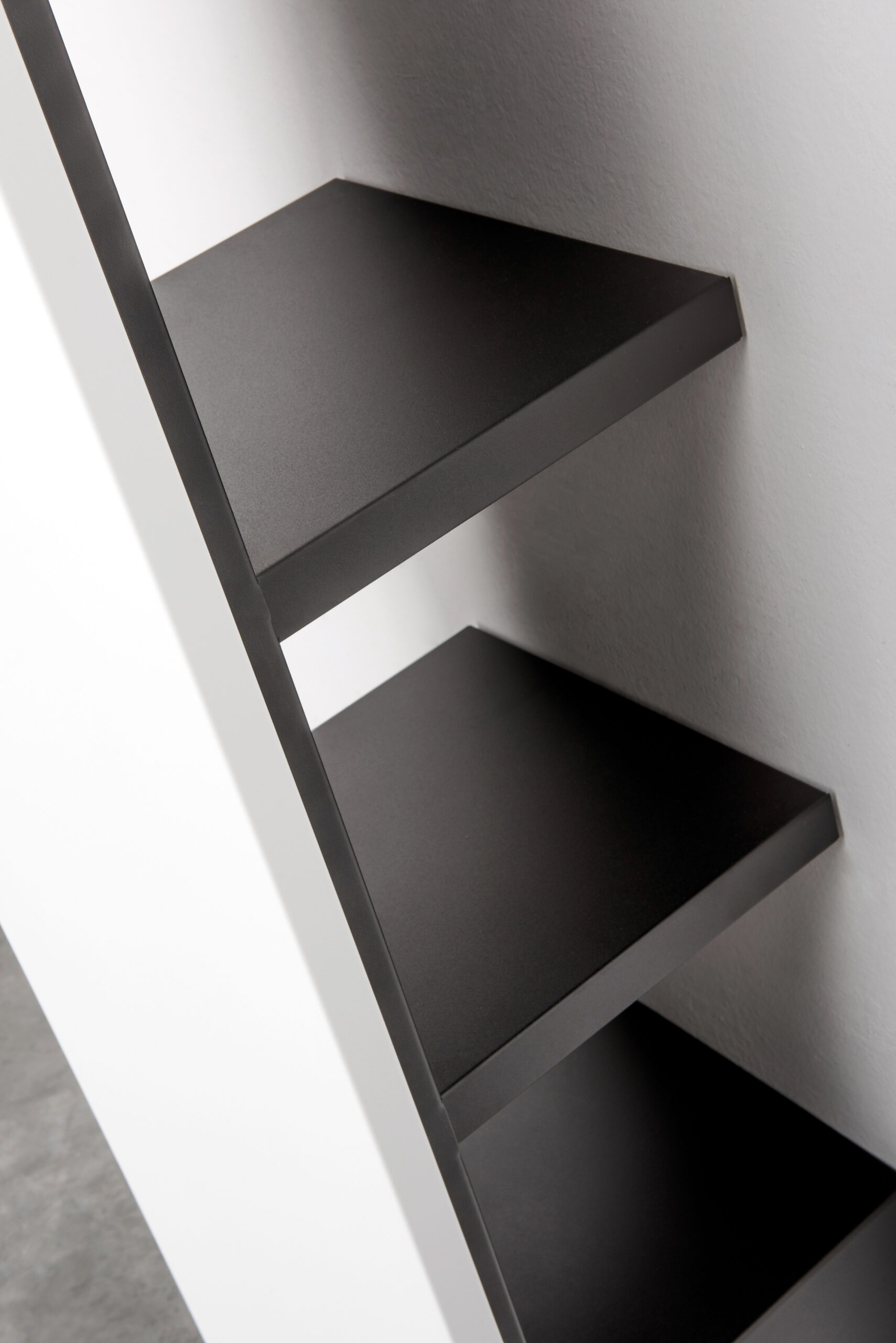 Set de baldas y barra perchero negro, para radiador VASCO NIVA BATH N1L1-118380318209005